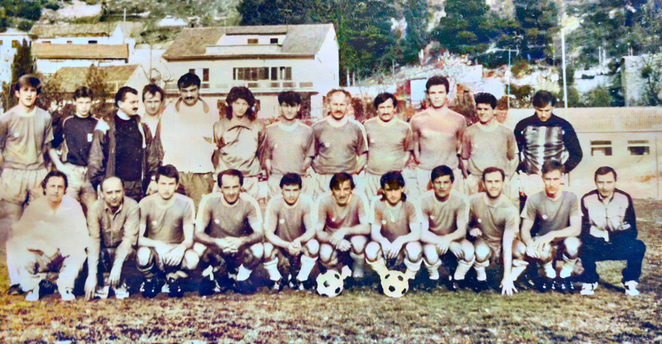 Seniori NK Mladost-Buzin na pripremama u Skradinu, 1989./90.